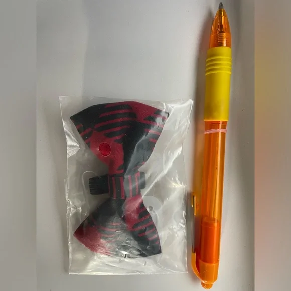 Red & black pet bow tie - Picture 2 of 3